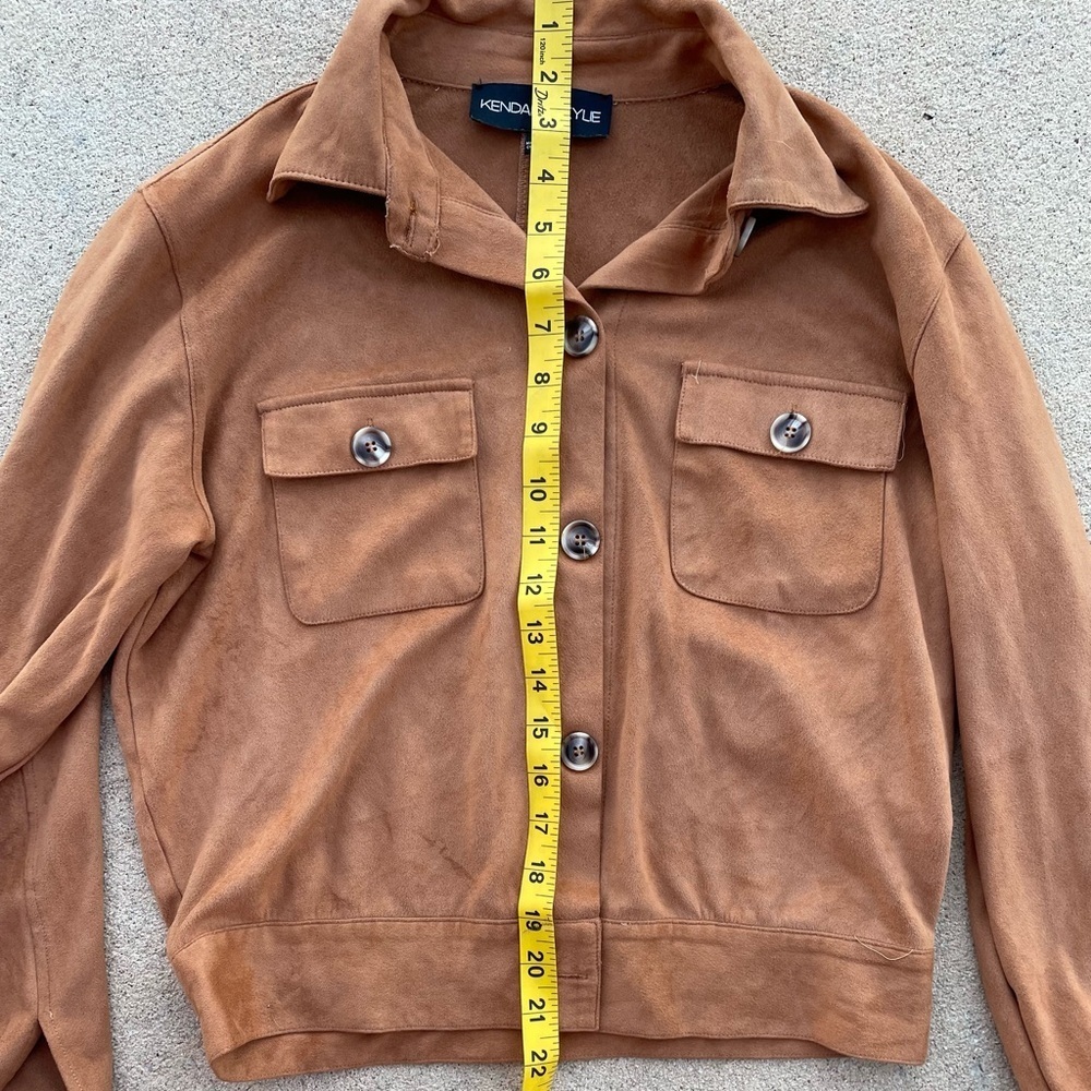Kendall + Kylie Faux Suede Button-Front Cropped Tan Shirt Jacket Size Small - Picture 4 of 5